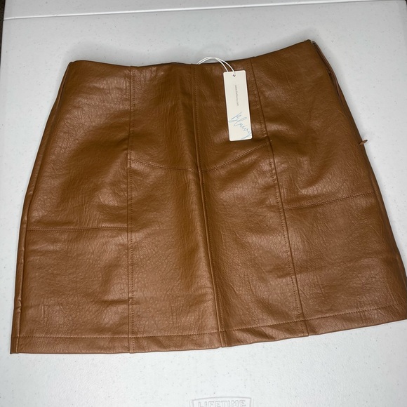 Vegan Leather mini skirt - Picture 2 of 6